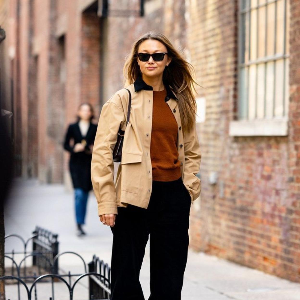 Influencer con chaqueta tendencia para primavera