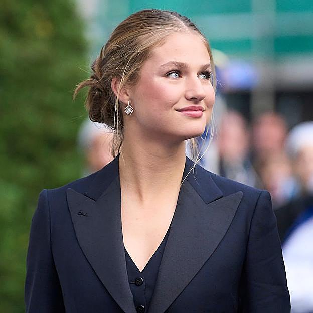 Letizia está enfadada y el rey Felipe, dolido: por qué Zarzuela no pudo parar las fotos en bikini de la princesa Leonor