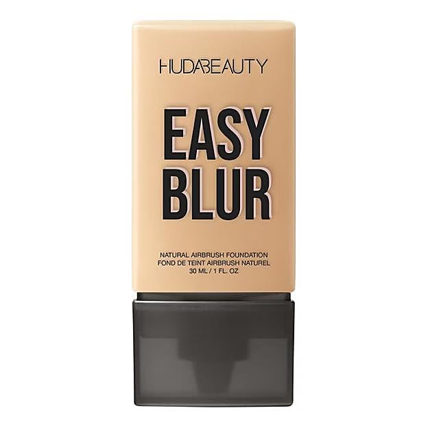 Easy Blur Natural Airbrush Foundation de Huda Beauty. Precio: 39 euros