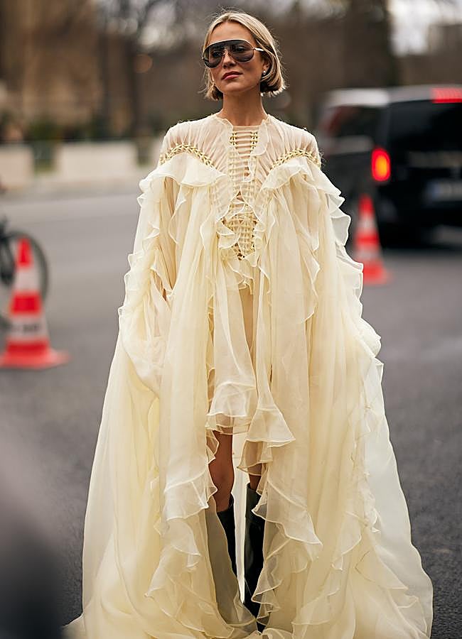 Imagen - Mujer con vestido de volantes/LAUNCHMETRICS SPOTLIGHT