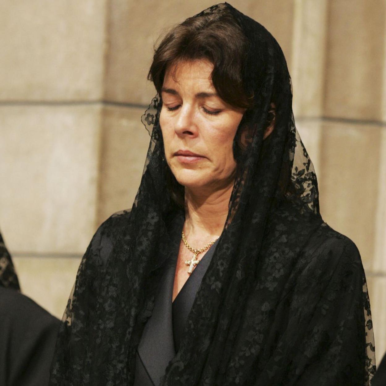 Una afligida Carolina de Mónaco en el entierro de su padre, Rainiero III. 