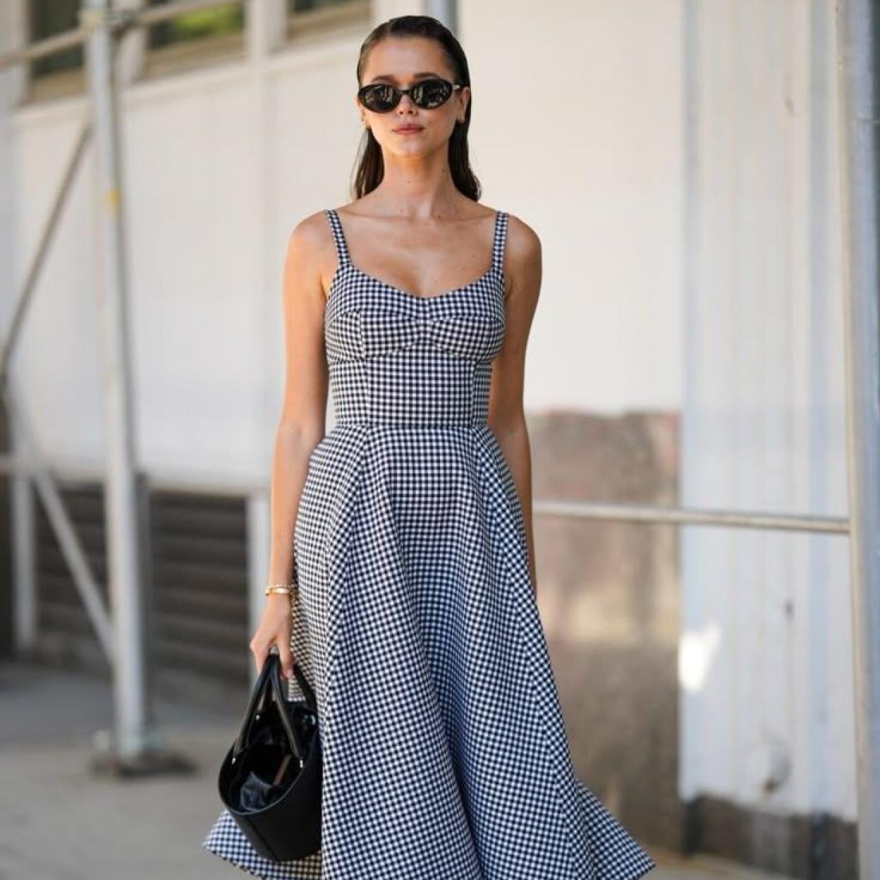 Influencer con vestido de vichy