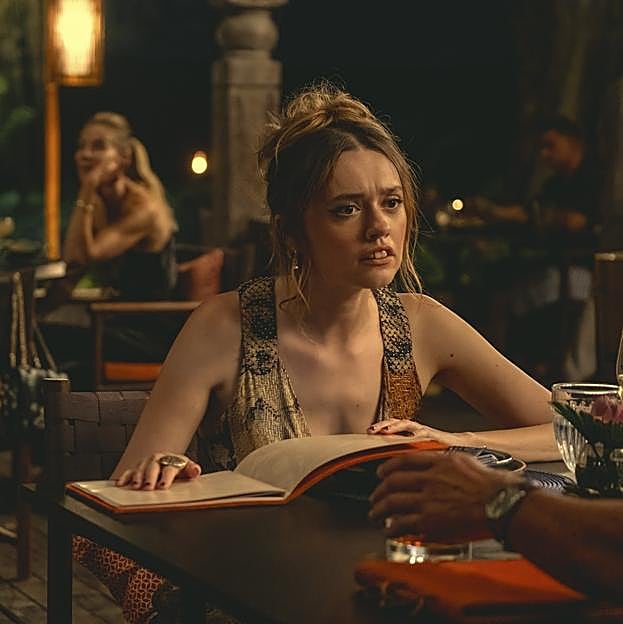 Aimee Lou Wood como Chelsea en una imagen de la tercera temporada de The White Lotus.