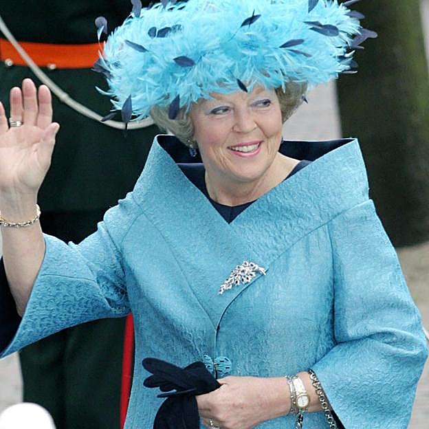 La extraña relación de Beatriz de Holanda con sus hermanas ilegítimas: corrupción, infidelidades y conflictos con el Estado