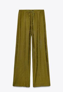 Imagen secundaria 2 - Top asimétrico jacquard (22,95€)/ Sandalia kitten piel (39,95€)/ Pantalón jacquard fluido (25,95€)