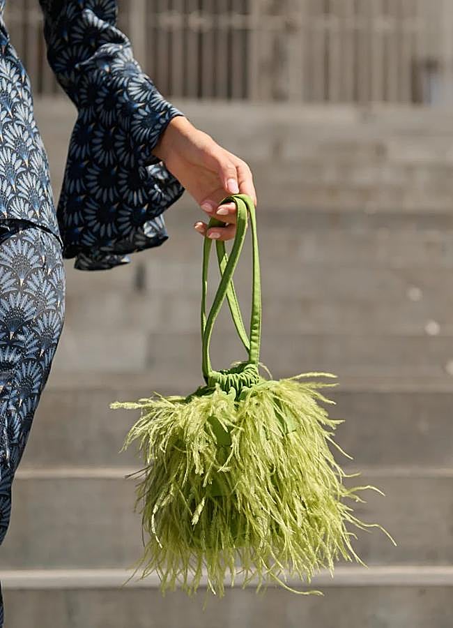 Imagen - Bolso verde con plumas de Lady Pipa, 99,95 euros.