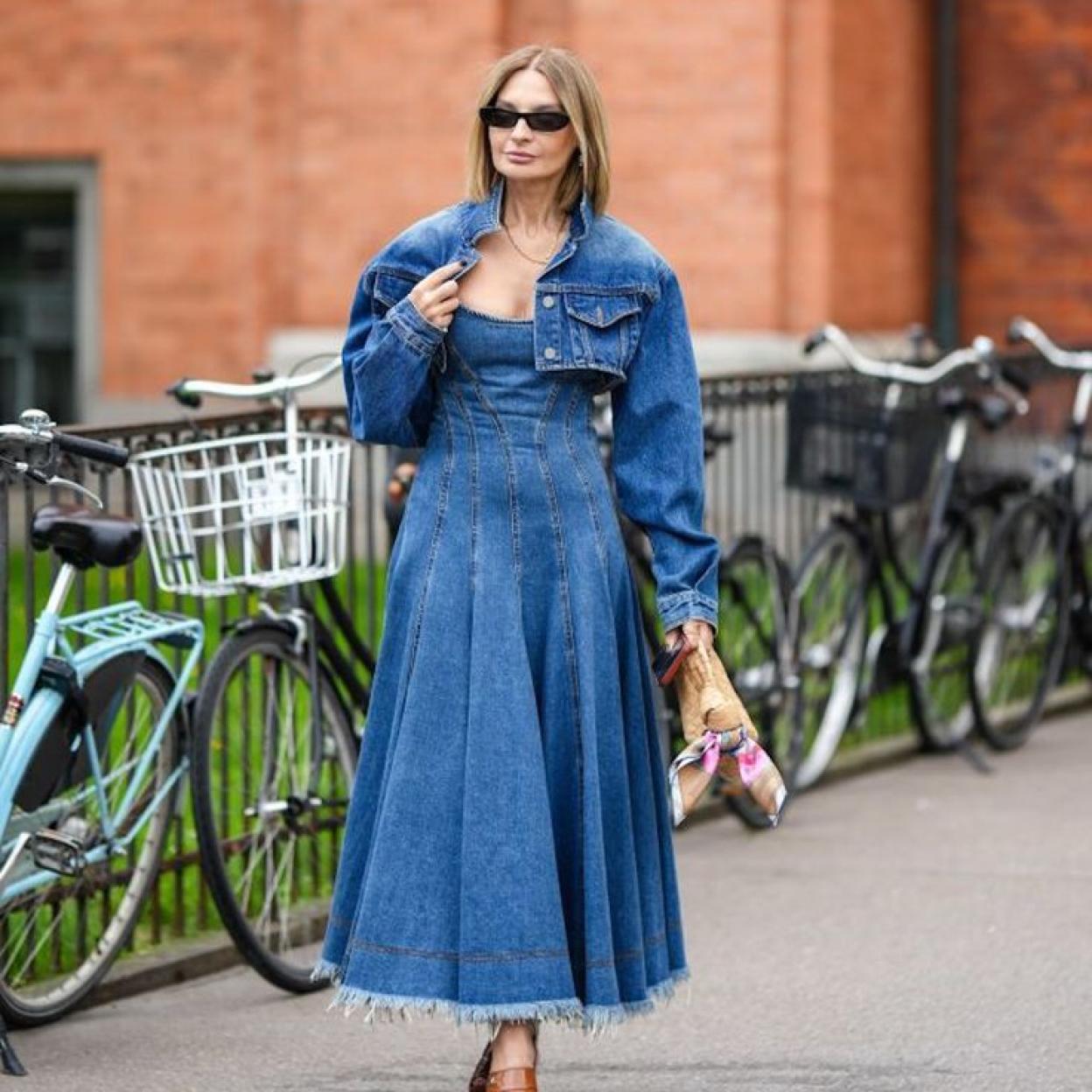Influencer con vestido vaquero para primavera