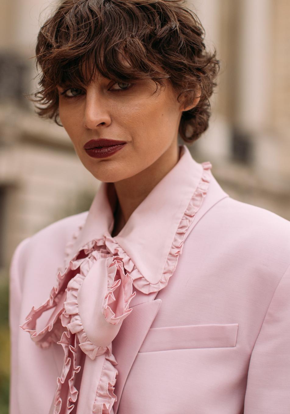 Ni péptidos ni ácido hialurónico: tu melena +50 lo que necesita son estos champús con biotina 