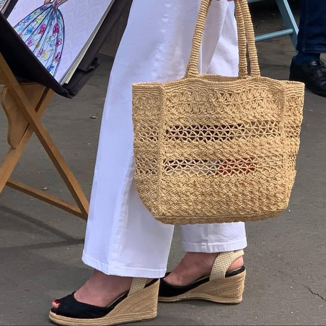 Mujer con alpargatas con cuña