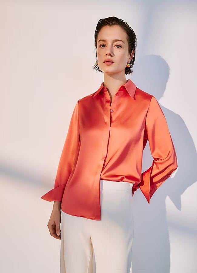 Imagen - Camisa satinada clásica en color coral