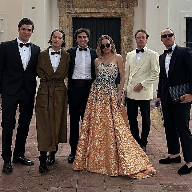 Jaime Martínez-Bordiú March, a la izquierda de la imagen, en la boda de Angèle Giacinti y Paul Testot. 