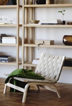 Imagen secundaria 2 - Arriba, sillón de madera de roble macizo y asiento de djurmo, un tejido de algodón y poliéster similar al de un peluche, 349€. Abajo, sillón de ratán y djurmo, 349€ y sillón reclinado de chapa de abedul, 299 euros. 