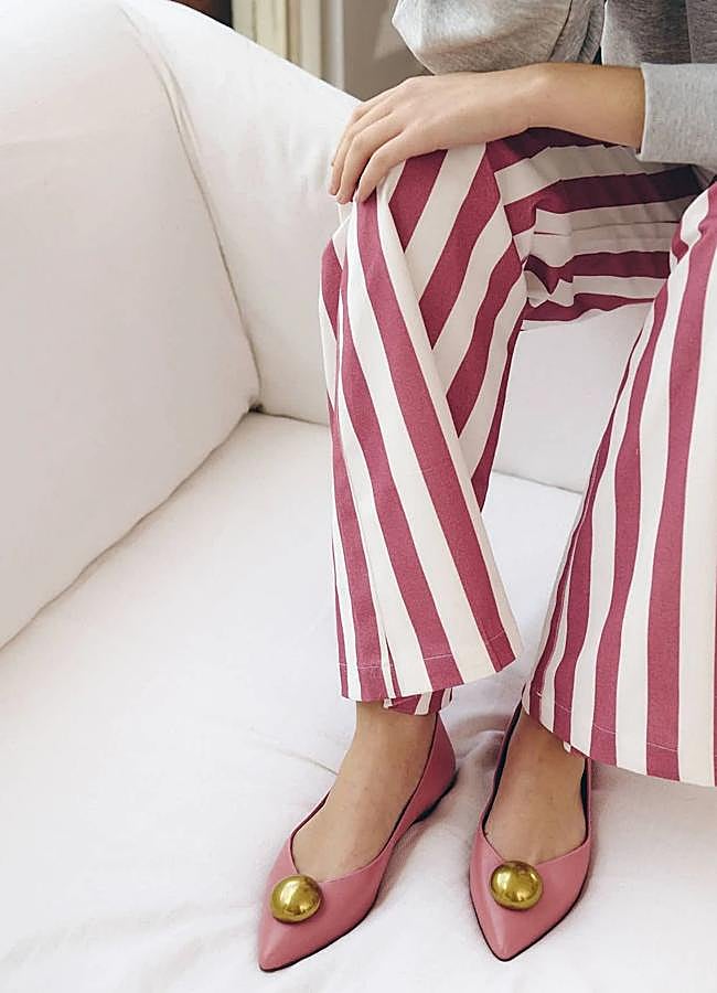 Imagen - Bailarinas en rosa con detalle joya en dorado de Adeba Madrid.