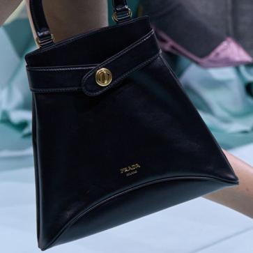 Imagen secundaria 1 - Bolsos con cinturón, de Prada y Miu Miu, para este verano.