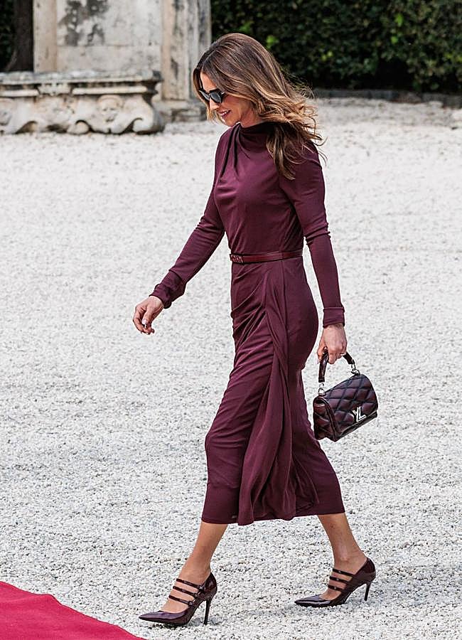 Imagen - Rania de Jordania con un vestido burdeos. / GTRES