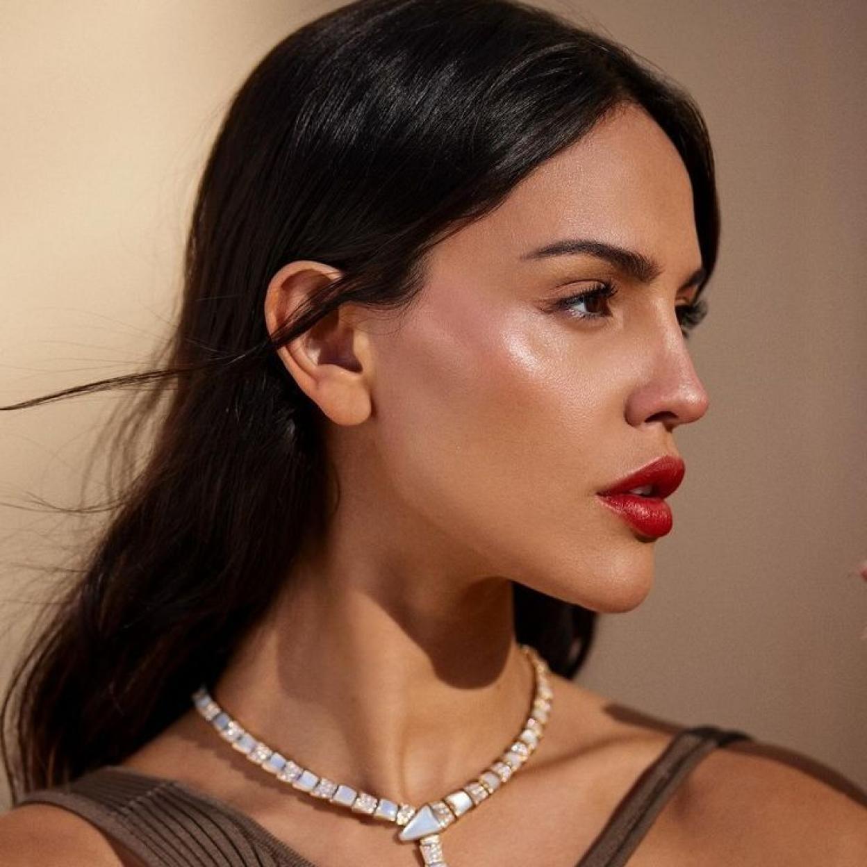 Eiza González con piel bronceada