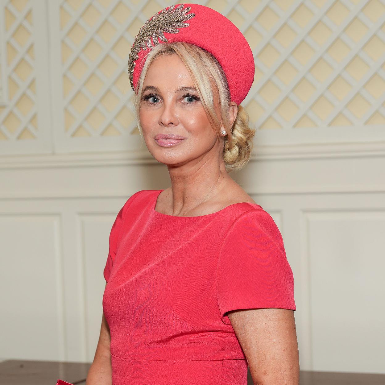 Corinna Larsen busca un comprador para su mansión. 