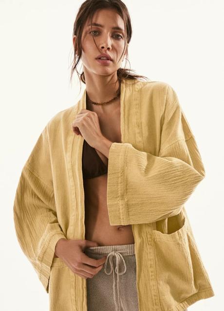 Imagen - Chaqueta kimono de Pull & Bear (35,99 euros)