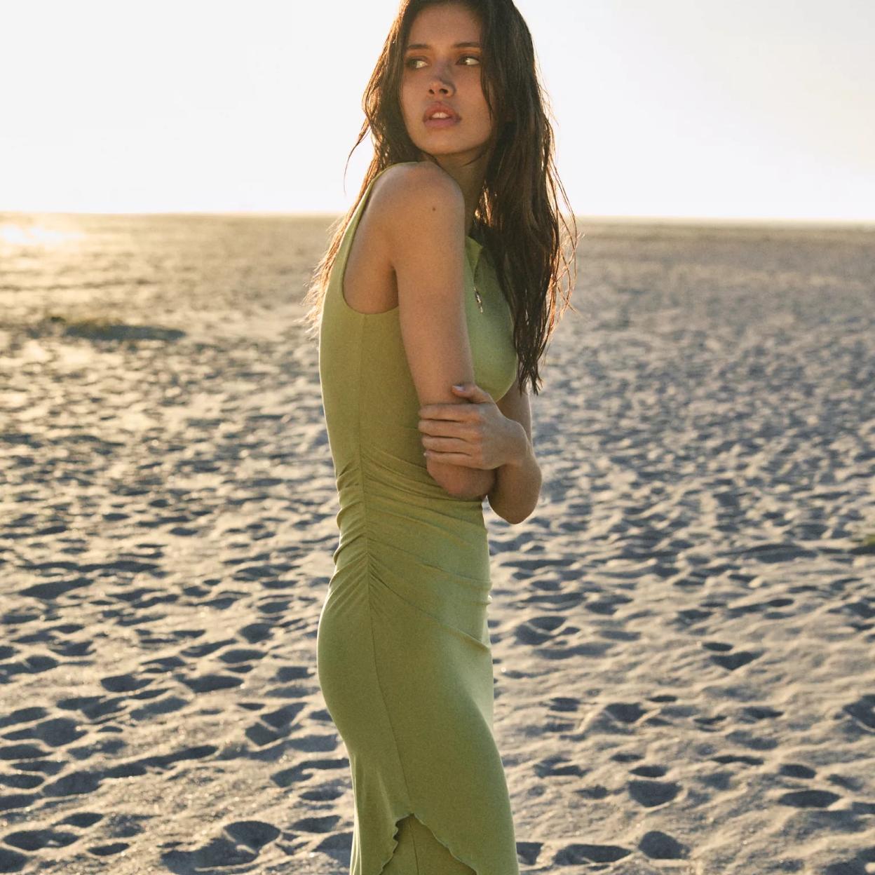 Vestidos midi, pantalones que hacen tipazo y muchas prendas para estrenar la nueva temporada por todo lo alto.