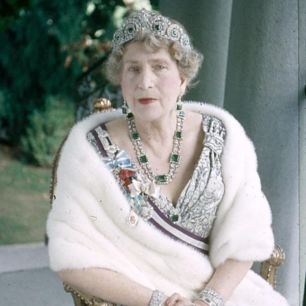 Así fue el último Domingo de Ramos de la reina Victoria Eugenia antes de su exilio: palmas, tiara y una Semana Santa intensa