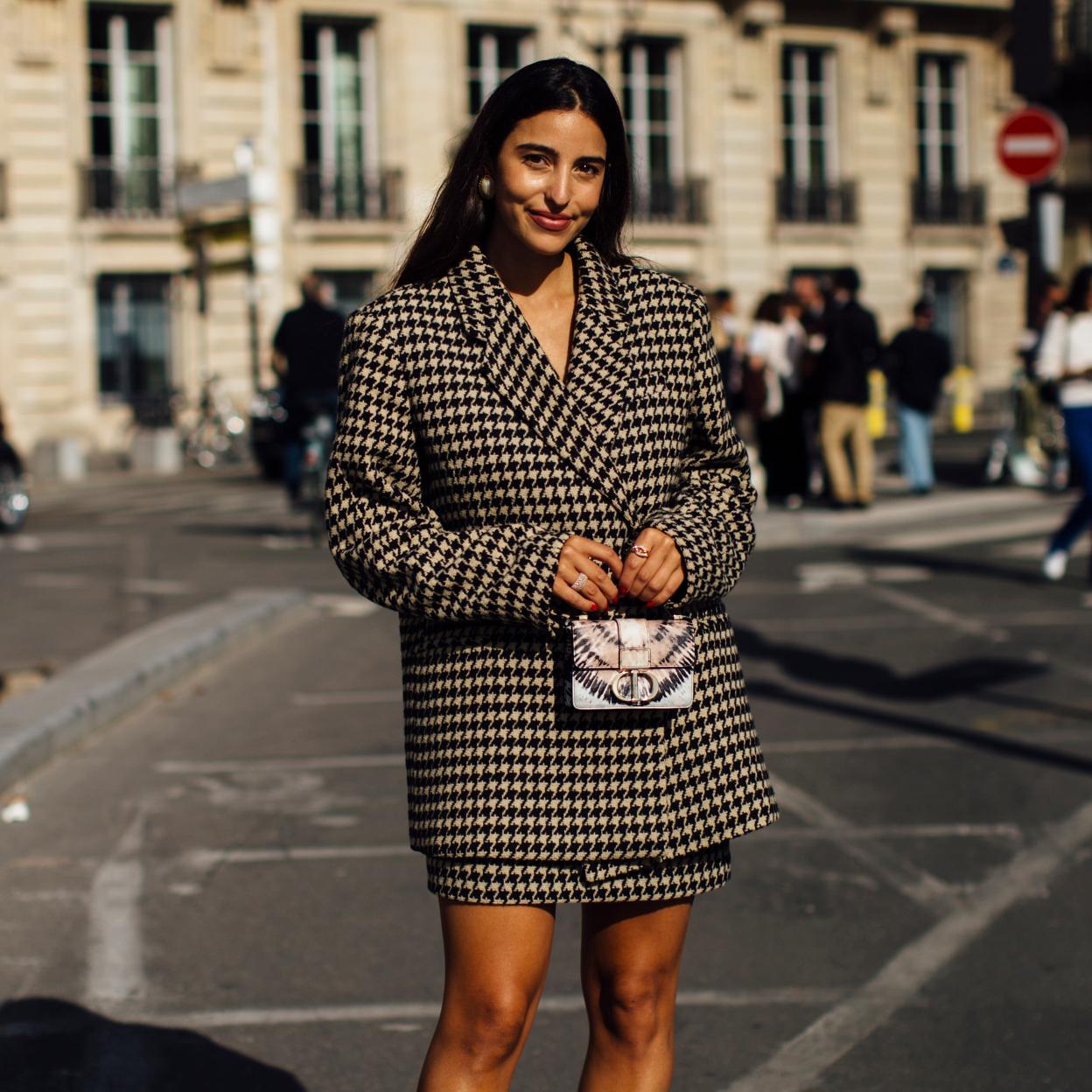 Influencer con chaqueta de vichy