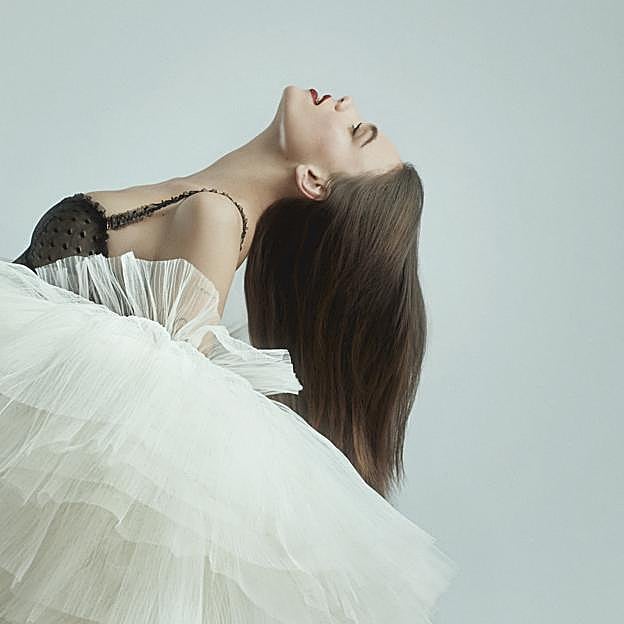 Martina Cariddi con melena lisa