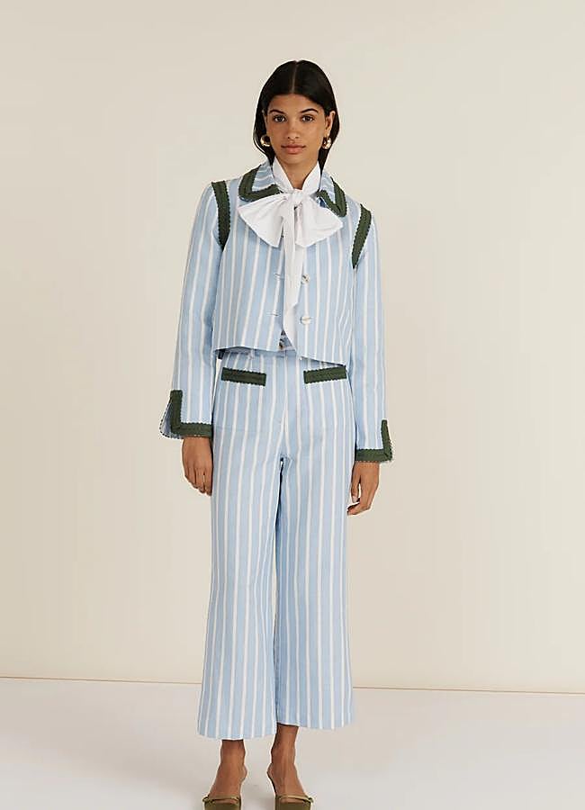 Imagen - Conjunto de chaqueta y pantalón con estampado de rayas de María de la Orden. Foto: María de la Orden.