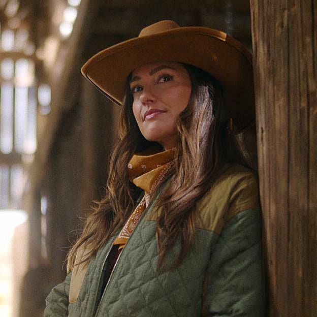 Minka Kelly como Quinn O'Grady en el nuevo western de Netflix, Nueva vida en Ransom Canyon