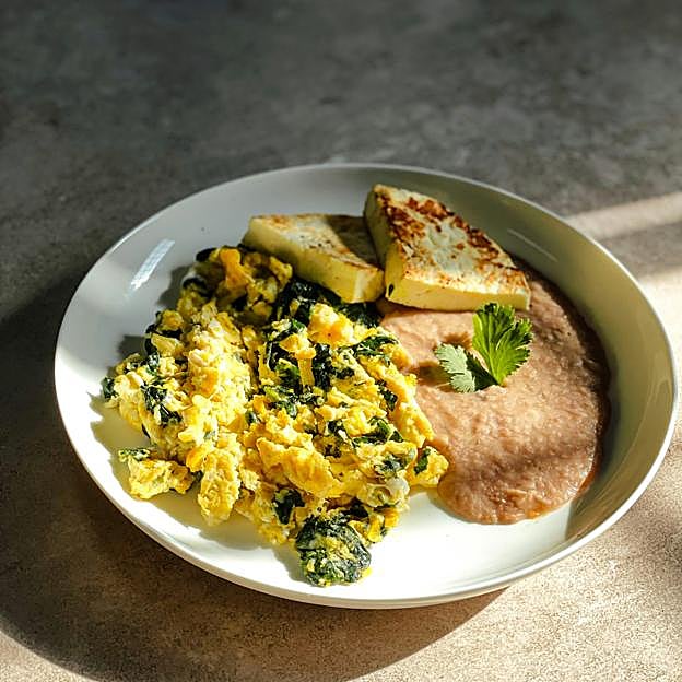 Los huevos son alimentos muy ricos en proteínas. 