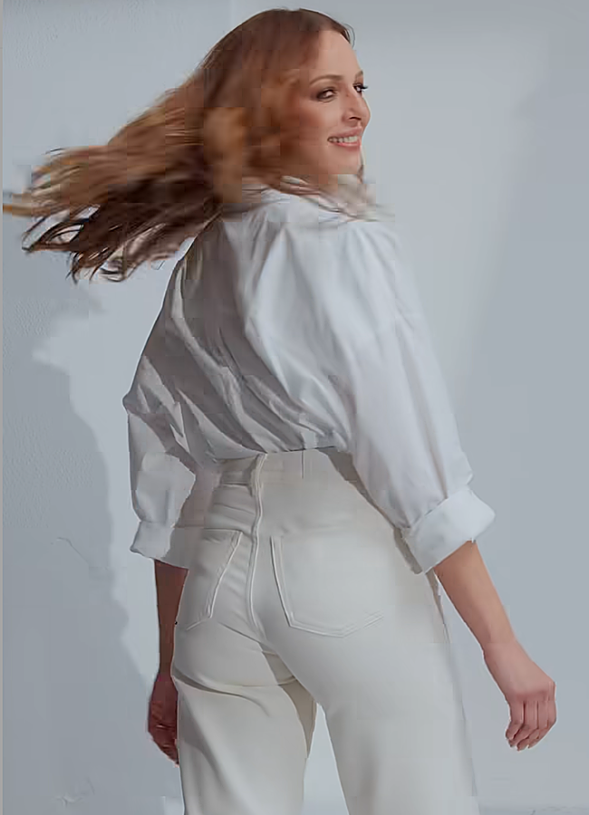 Imagen - Eva González con los pantalones blancos de Salsa Jeans.