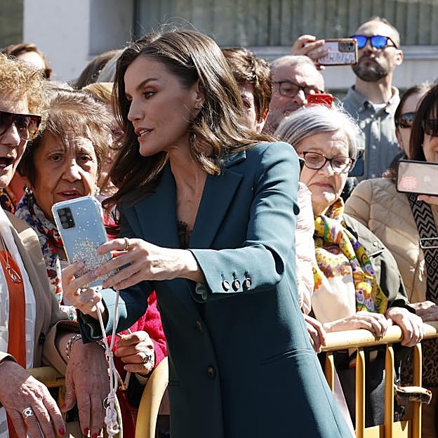 La reina Letizia frente a otra misteriosa Semana Santa: tras las fotos robadas, la desaparición de los Borbón Ortiz