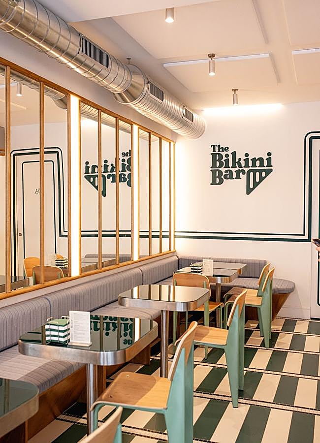 Imagen - The Bikini Bar.