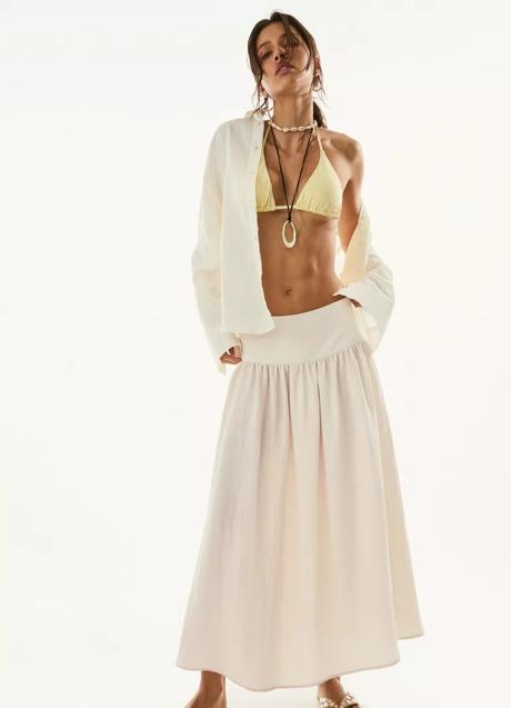 Imagen - Falda midi de Pull & Bear (25,99 euros)