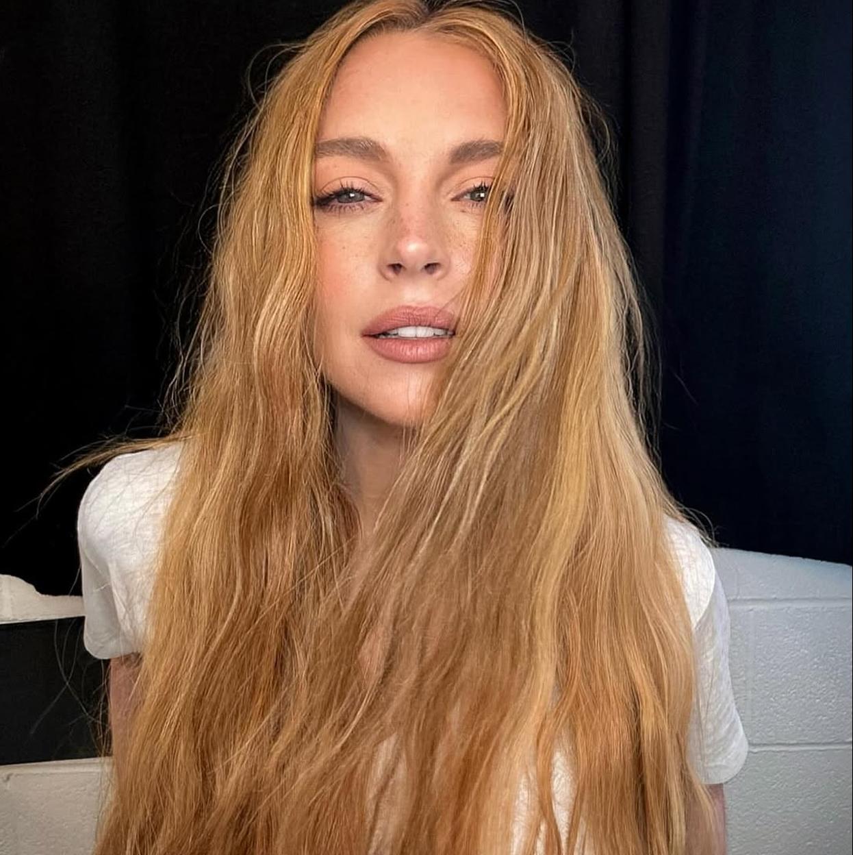 Lindsay Lohan con pelo brillante