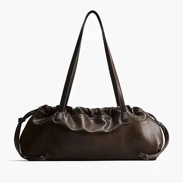 Drawstring-detail shoulder bag, de H&M, 20,79 euros.