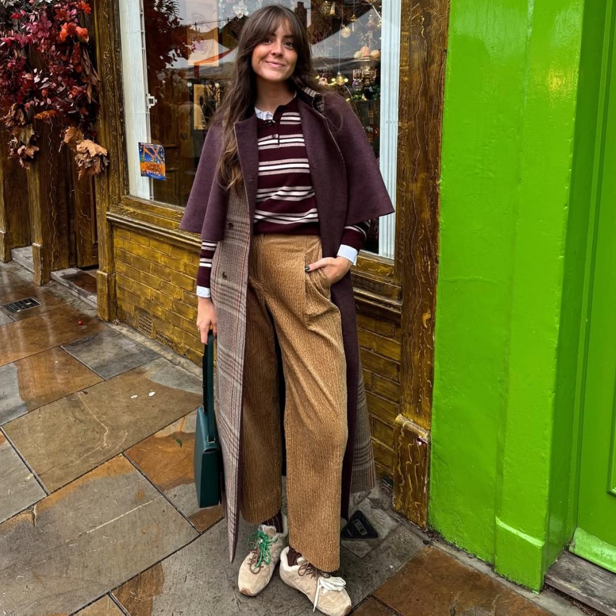 Zapatillas con cordones a contraste que dan un toque diferente a tus looks