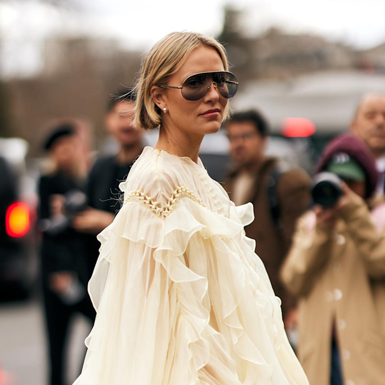 Mujer con rostro cuidado. 