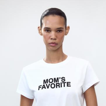 Imagen secundaria 1 - Camiseta «Mom's favorite» de Zara (9,95 euros).