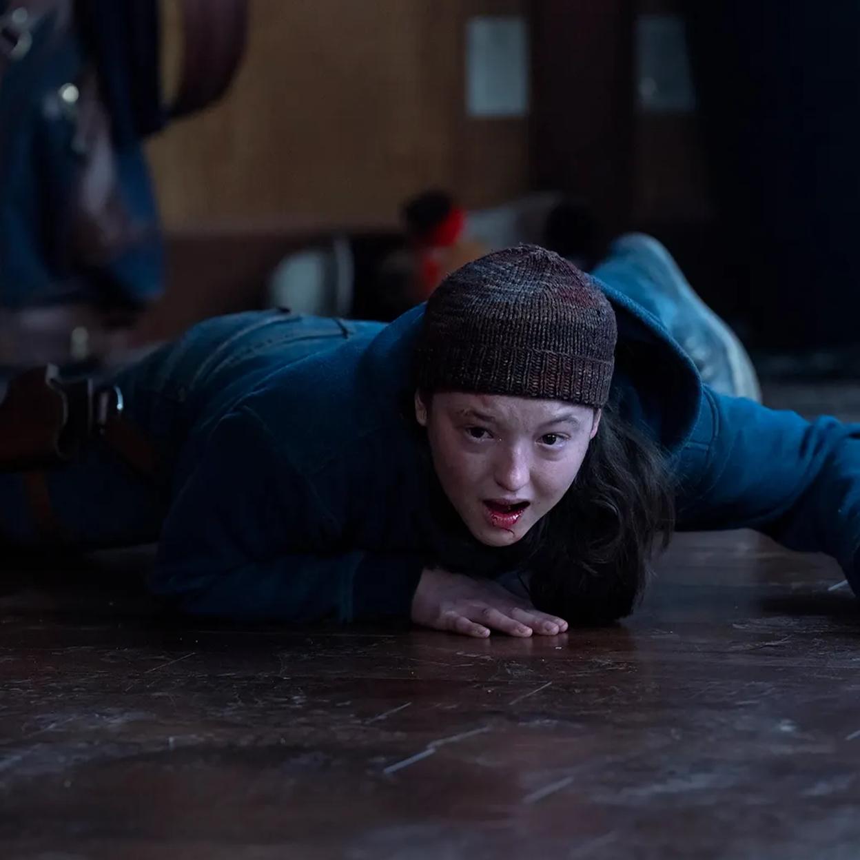 Ellie (Bella Ramsey) abatida en el último episodio de The Last Of Us.