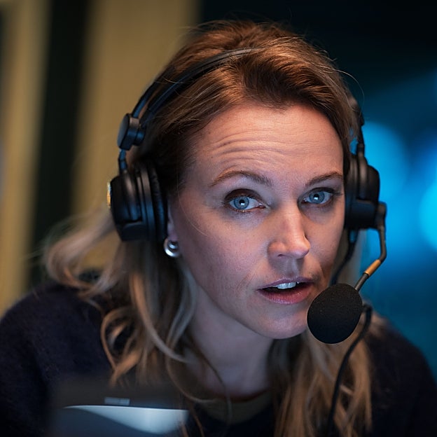 Lynn (Loes Haverkort) es la negociadora que tratará de resolver la situación.