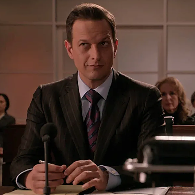 Will (Josh Charles) instantes antes de morir tiroteado en el juzgado.