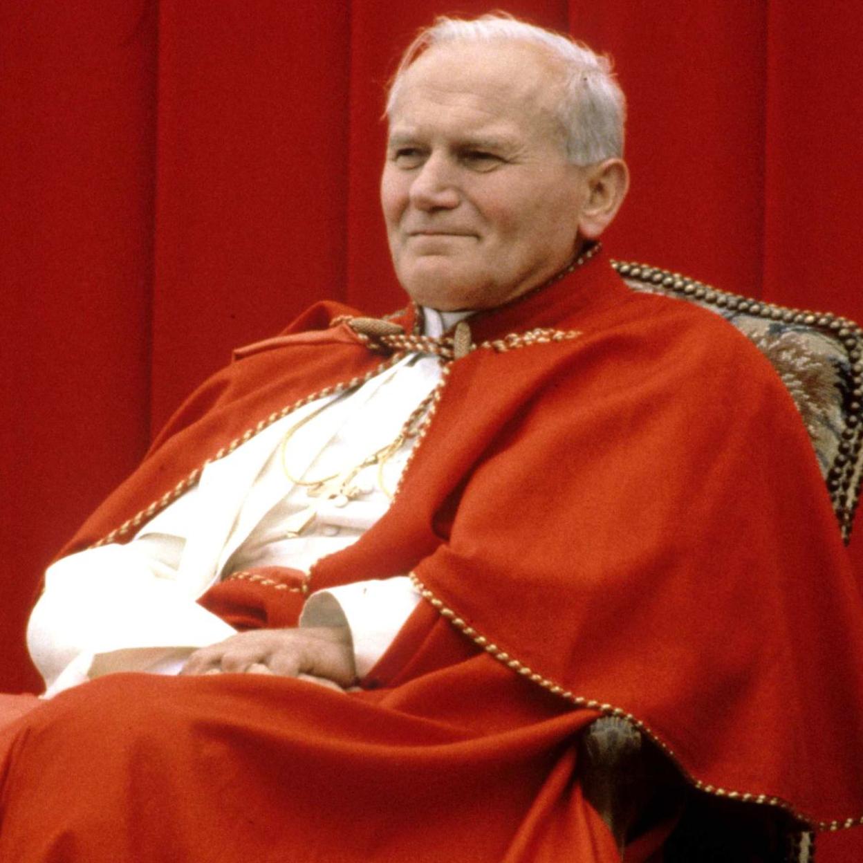 El papa Juan Pablo II fue enterrado el 8 de abril de 2005. 