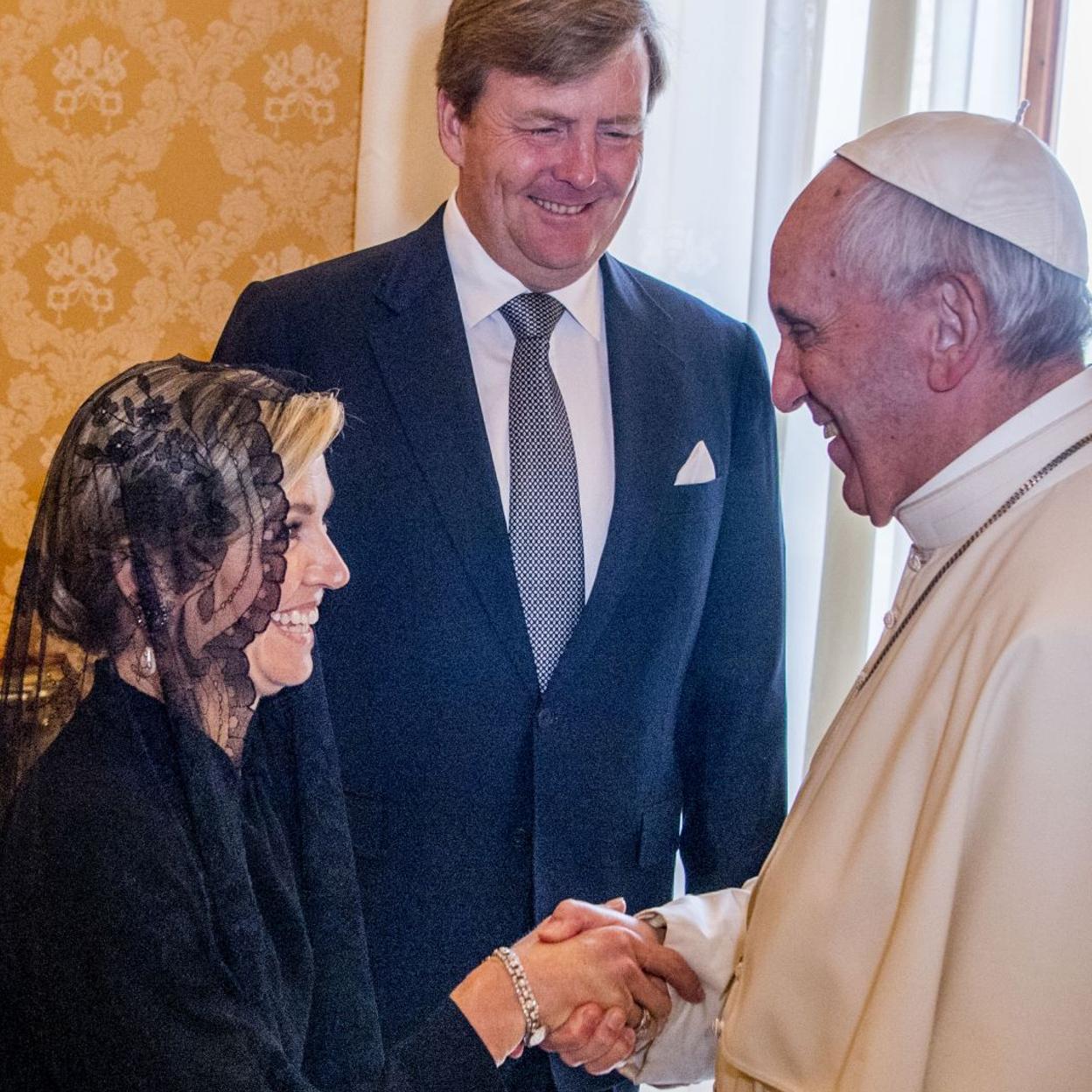 El papa Francisco recibiendo a los reyes Guillermo y Máxima de Holanda. 