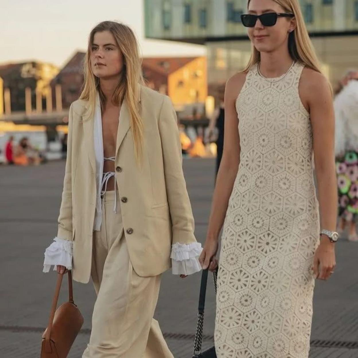 Influencer con vestido de crochet