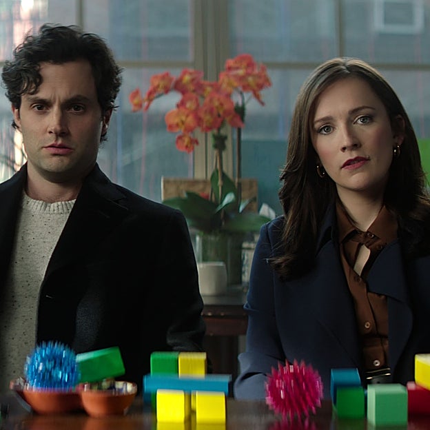 Joe y Kate en una escena de la quinta temporada de You.