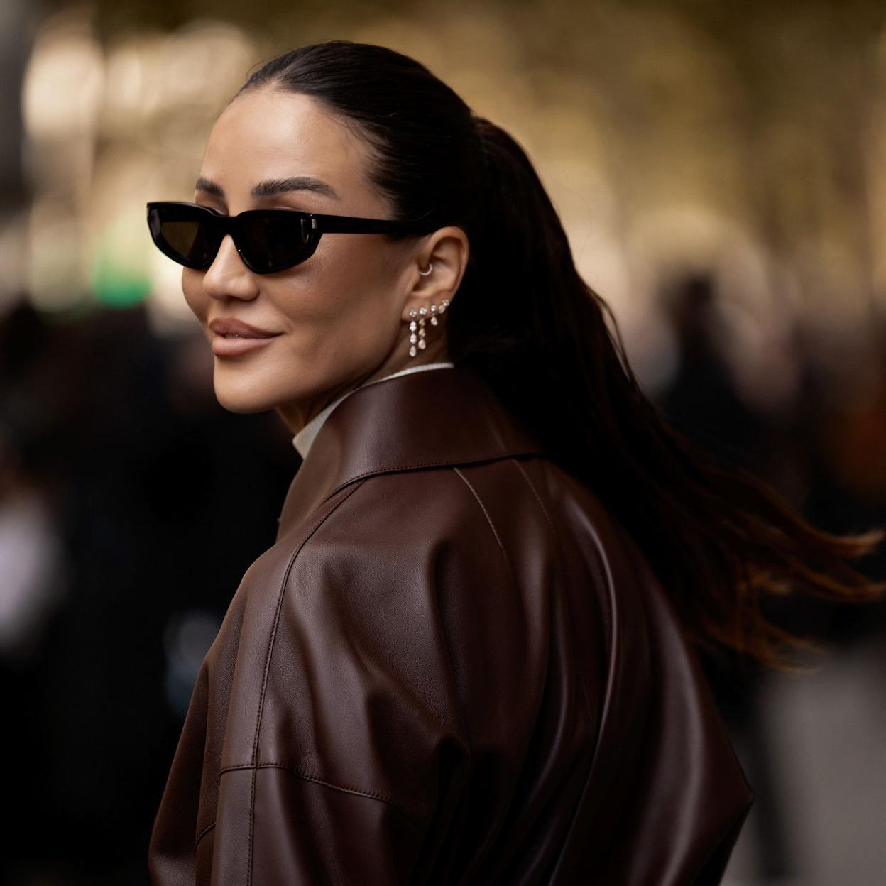 Influencer con polvos bronceadores mate