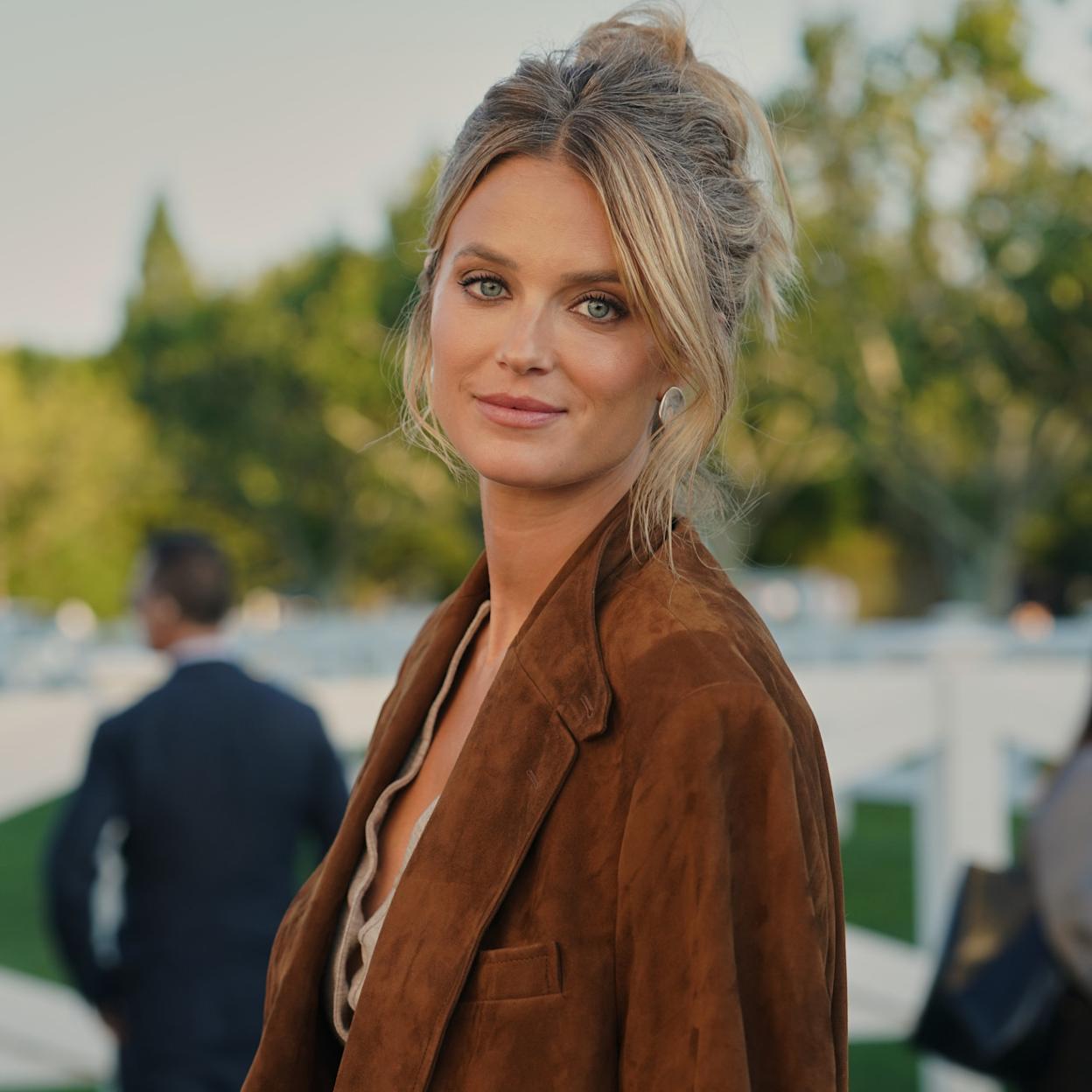 Mujer con rostro cuidado