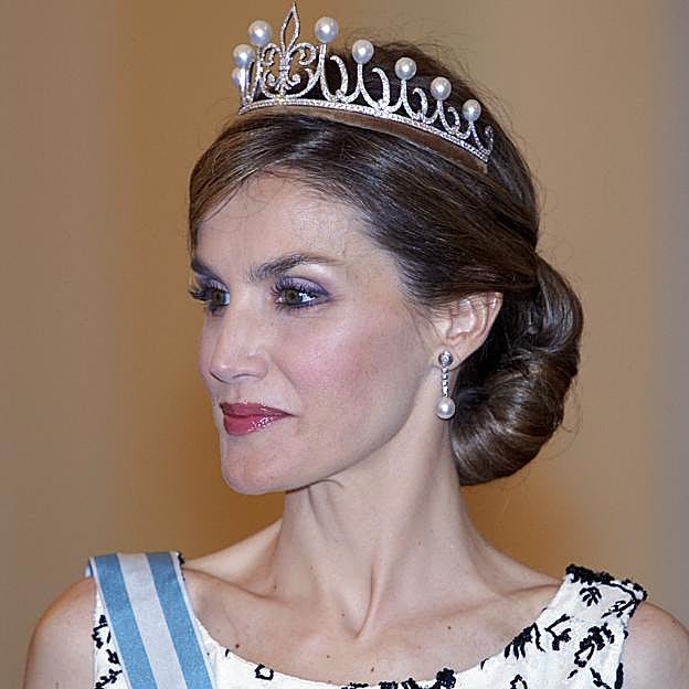 Por qué la reina Letizia solo ha llevado la tiara Princesa una vez: el regalo del rey Felipe que podría lucir pronto Leonor