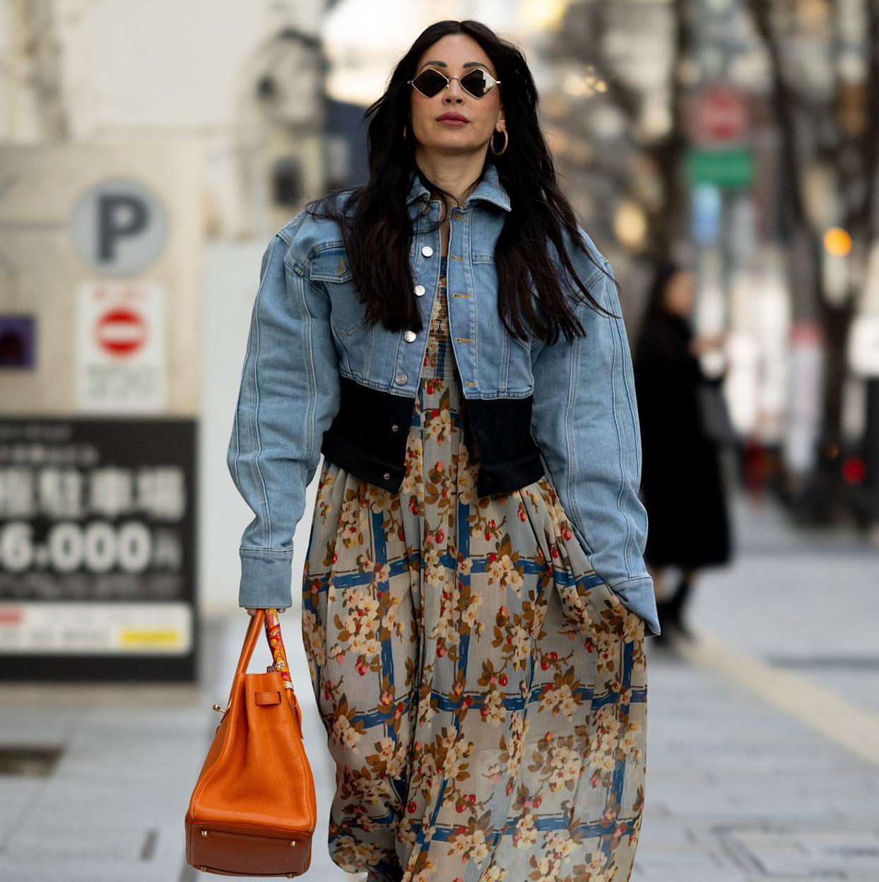 Mujer con look primaveral