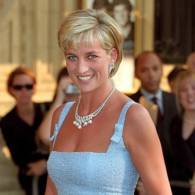 La noche salvaje de Diana de Gales y Freddy Mercury en un bar gay: disfrazada de hombre con un look militar